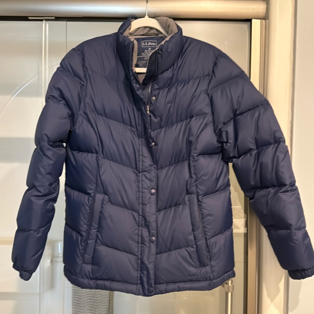 LL BEAN navy blue puffy jacket